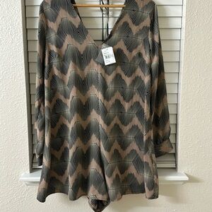 LUSH Deep Neckline Romper Sz. L